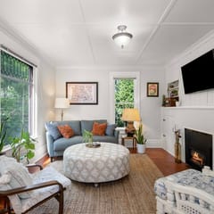 Chic Vintage Vibes | Stylish Stay Near It All