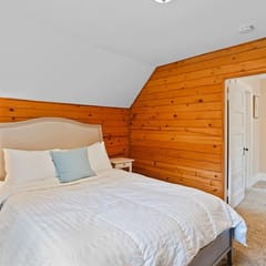 Steps from Spokane Arena, Eats + Free Parking