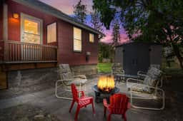 Chic Vintage Vibes | Stylish Stay Near It All - Image 2