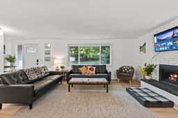 Game On | 2 Lounges, Ping Pong, Yard - Image 2