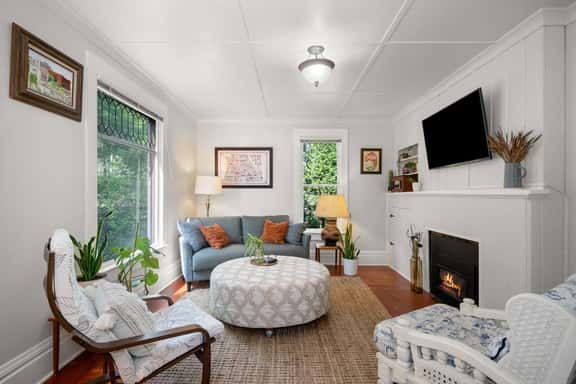 Chic Vintage Vibes | Stylish Stay Near It All - Image 1