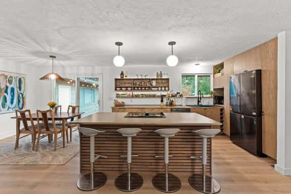 Game On | 2 Lounges, Ping Pong, Yard - Image 1