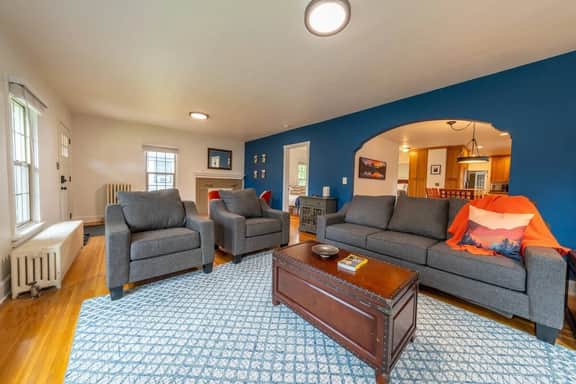 Steps to Manito Park , Home and Private Suite - Image 3