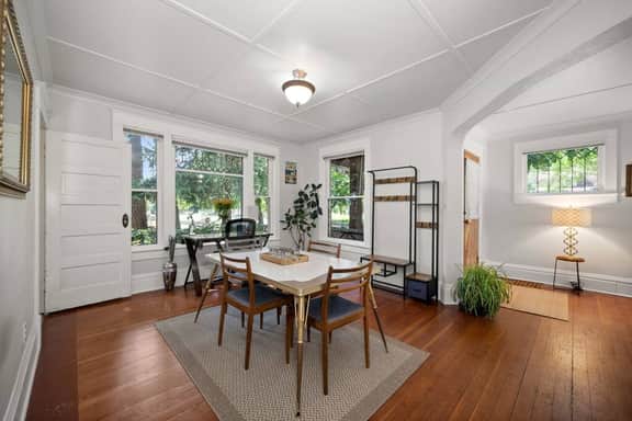 Chic Vintage Vibes | Stylish Stay Near It All - Image 5