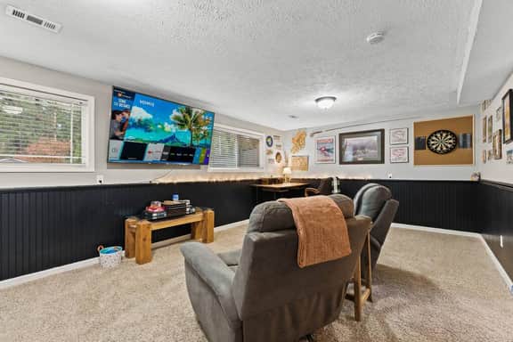 Game On | 2 Lounges, Ping Pong, Yard - Image 4
