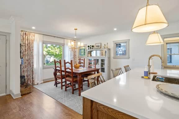 Stunning South Hill Craftsman 4BR 2BA - Image 5