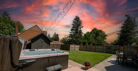 Where the Cool Kids Stay | Hot Tub + Perry - Image 3