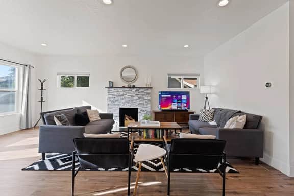 Spacious 6BR home near Downtown Spokane - Image 5